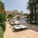 Argisht Partez 1br With Sea View And Pool شقة