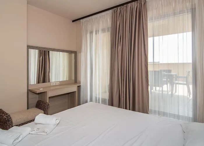 Argisht Partez 1br With Sea View And Pool Lägenhet