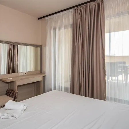 Argisht Partez 1br With Sea View And Pool Апартаменти